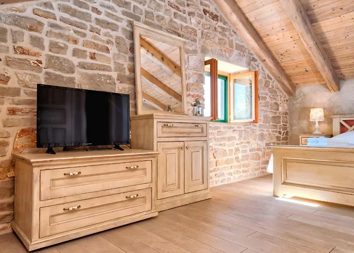 Miranda Hvar Villa *
