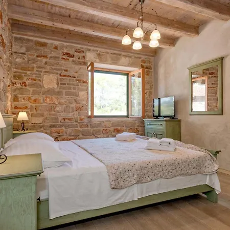Miranda Hvar Villa *
