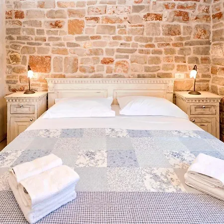 Miranda Hvar * Stari Grad (Hvar)