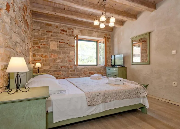 Miranda Hvar Villa *