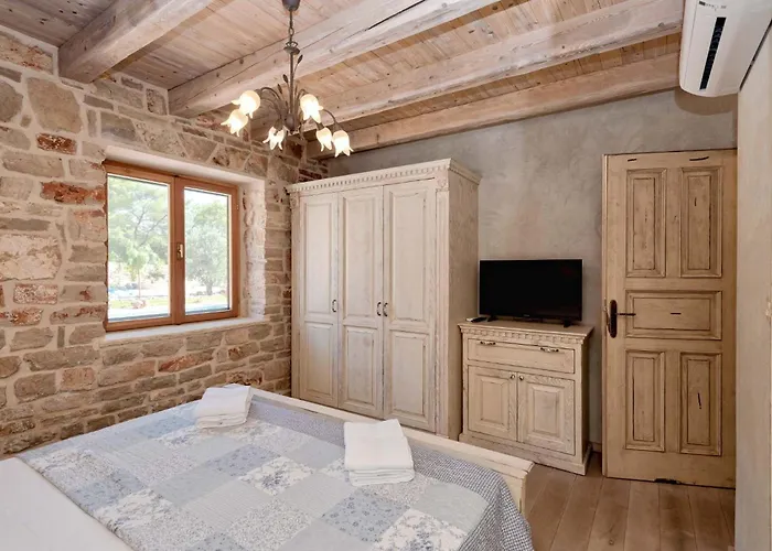 Miranda Hvar * Stari Grad